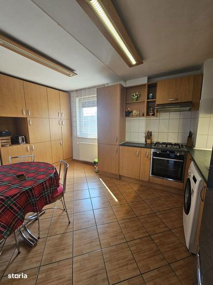 Apartament cu 4 camere decomandat în Aradului