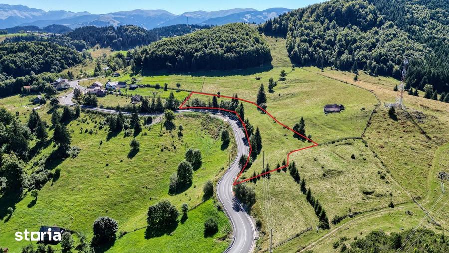 Teren de 8700 mp, în Fundata