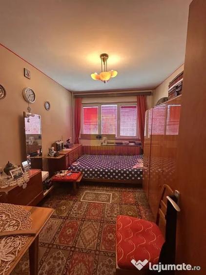 Apartament cu 3 camere semidecomandat în Militari