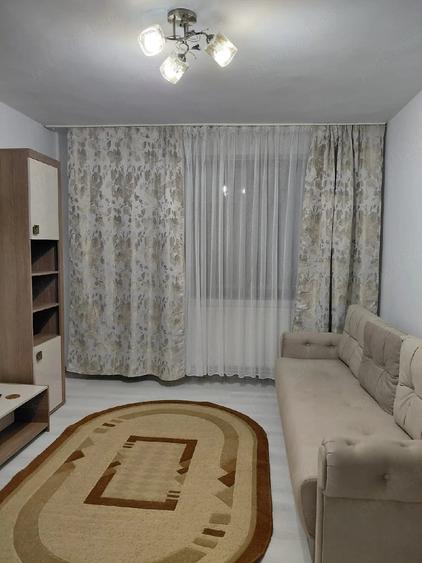 Apartament cu 2 camere semidecomandat în Independenței