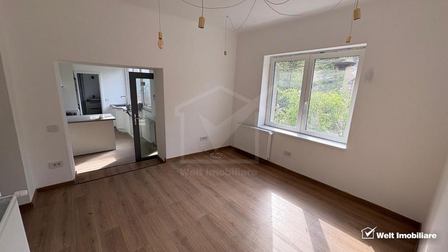 Apartament cu 3 camere semidecomandat în Central