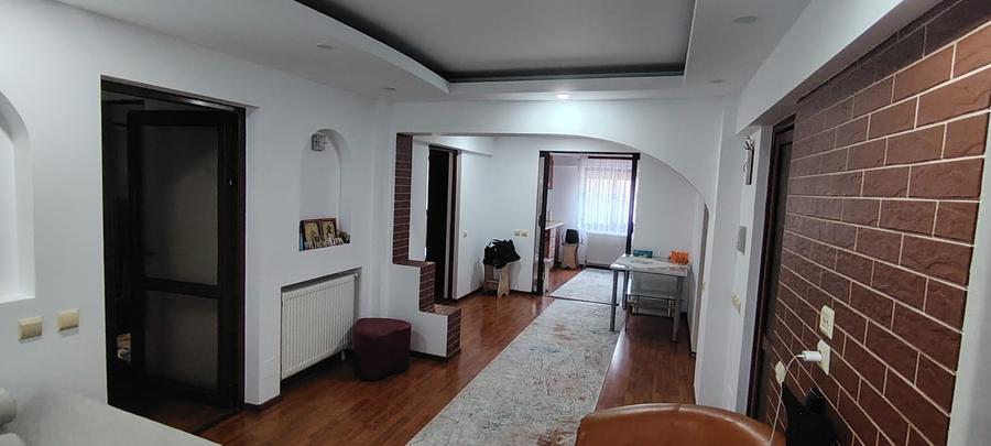 Apartament cu 4 camere în Central