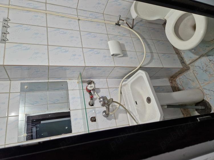 Garsonieră decomandată în Titan