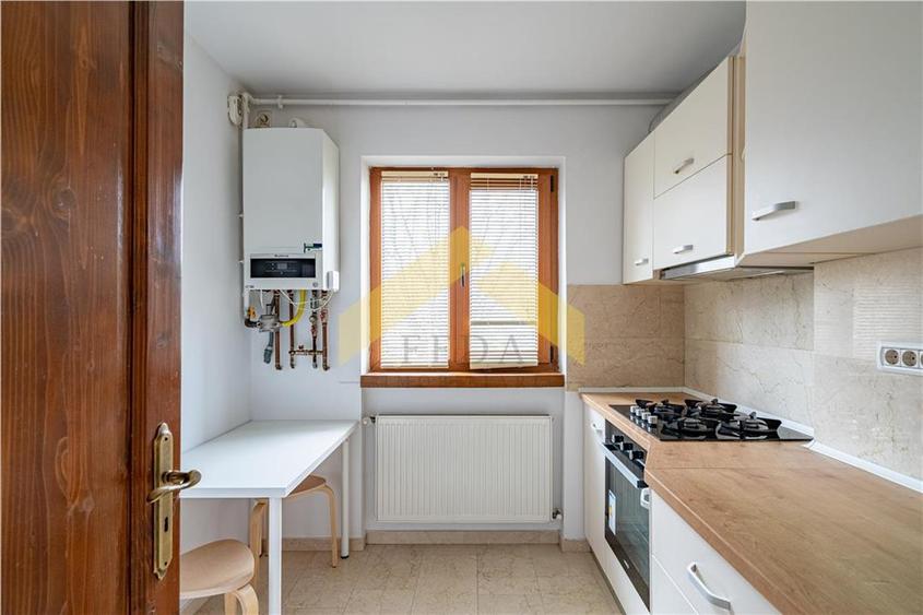 Apartament cu 3 camere semidecomandat, mobilat în Ultracentral