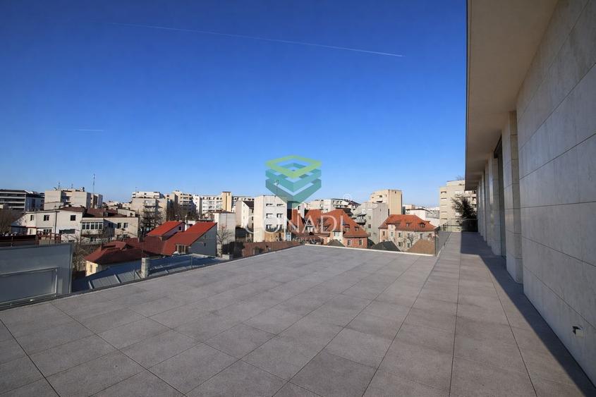 Apartament cu 5 camere decomandat în Dacia
