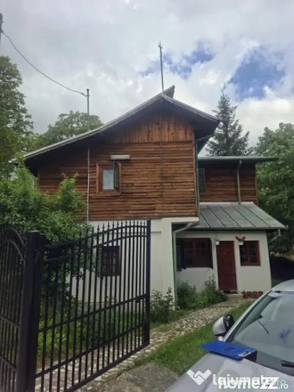 Casă cu 4 camere cu Teren 730 Mp în Izvoarele