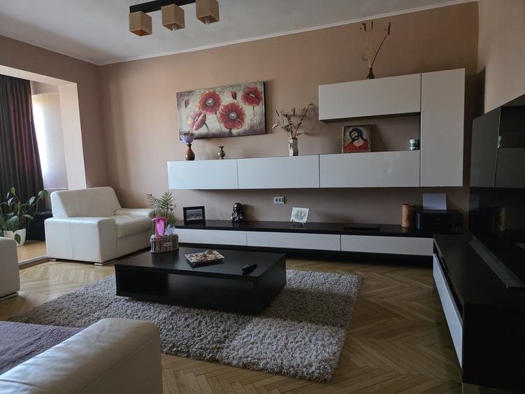 Apartament cu 3 camere în Rogerius