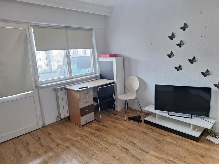 Apartament cu 3 camere decomandat în Faleza Nord