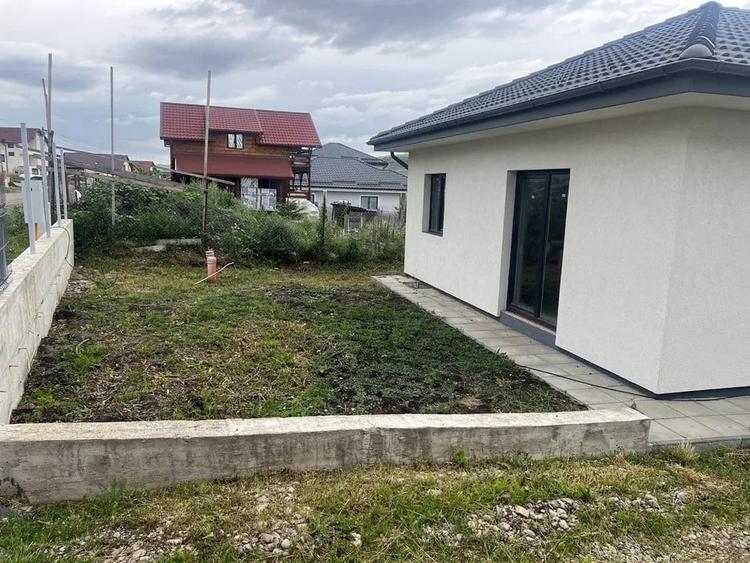 Casă individuală cu 3 camere cu Canalizare în Câmpenești