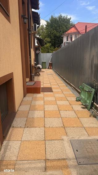 Casă cu 5 camere cu Teren 100 Mp în Tineretului