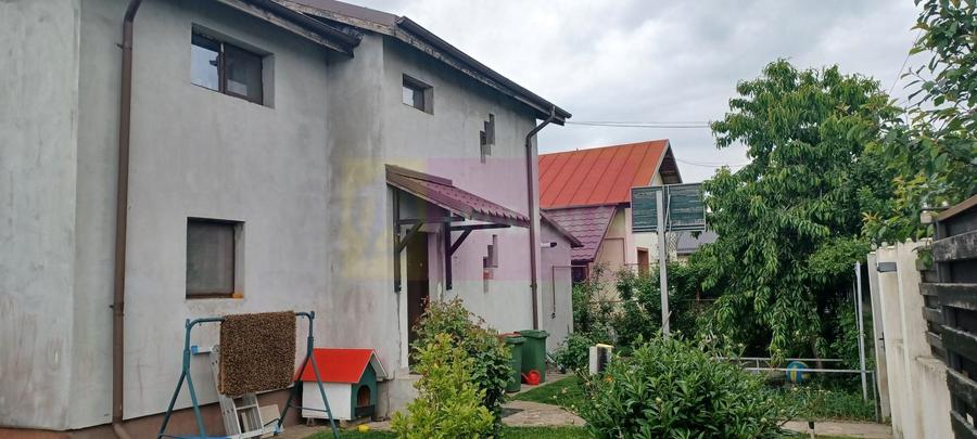 Casă individuală cu 4 camere cu Canalizare în Săbăreni