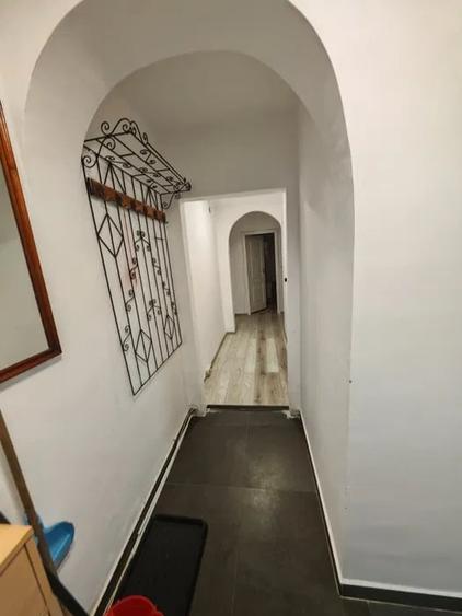 Apartament cu 2 camere decomandat, mobilat în Gruia
