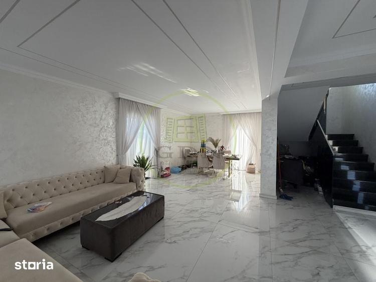 Casă cu 5 camere cu Teren 558 Mp în Malu Mare