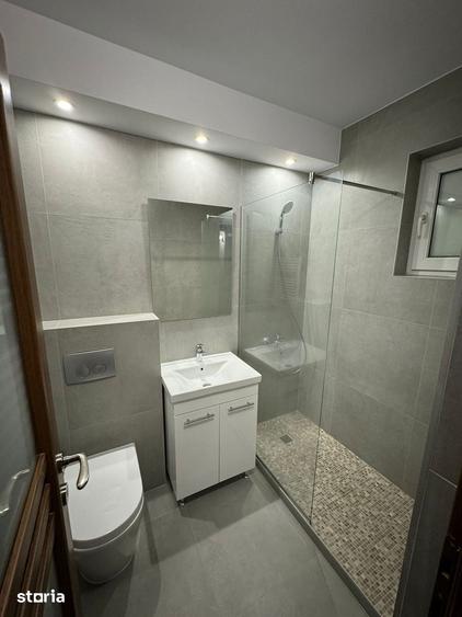 Apartament cu 3 camere decomandat în Podu Roș