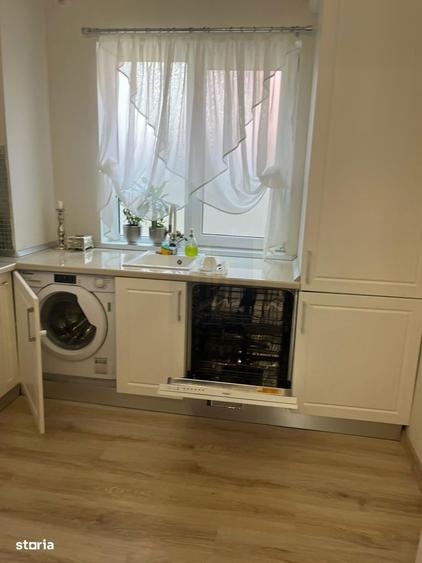 Apartament cu 3 camere semidecomandat, mobilat în Central