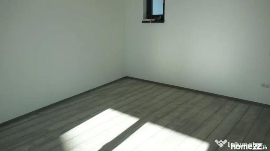 Apartament cu 2 camere semidecomandat în P-ța Muncii