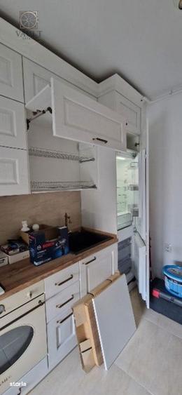 Apartament cu 3 camere decomandat, mobilat în Băneasa