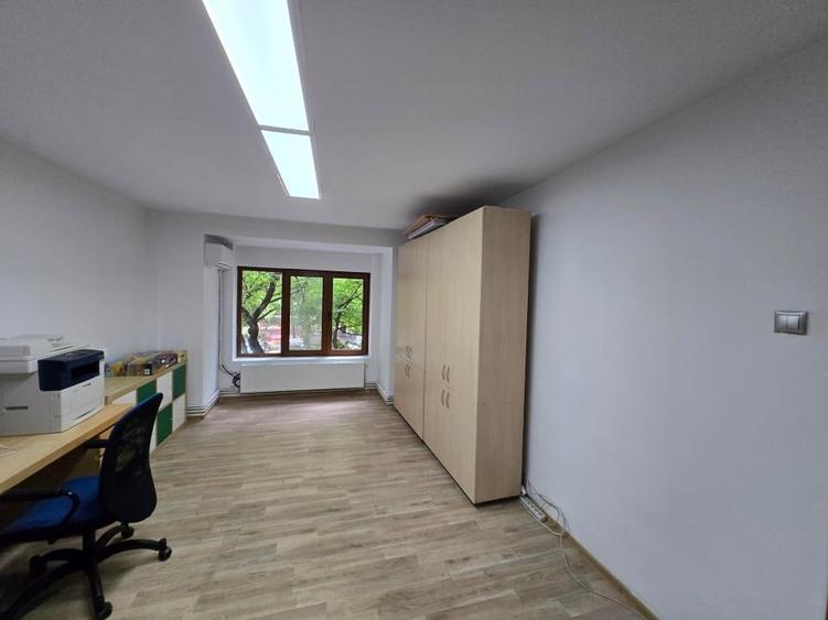 Apartament cu 3 camere semidecomandat, mobilat în Ultracentral