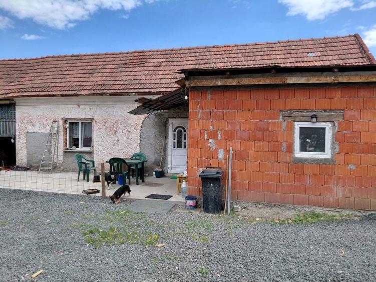 Casă cu 4 camere în Pătârș