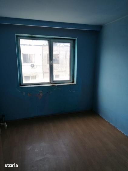 Apartament cu 3 camere în Tineretului