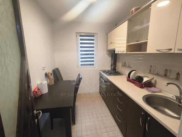 Apartament cu 3 camere decomandat, mobilat în Republicii
