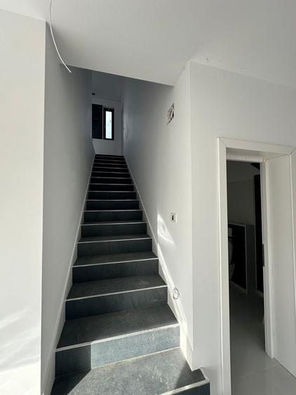 Duplex cu 5 camere cu Canalizare în Exterior Nord