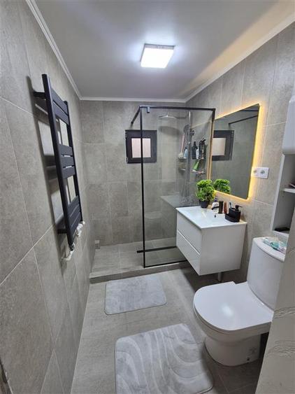 Apartament cu 3 camere decomandat în Calarași 4