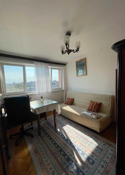 Apartament cu 3 camere semidecomandat în Mihai Bravu