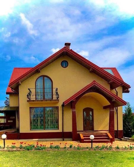 Casă cu 5 camere cu Teren 1500 Mp în Oniceni