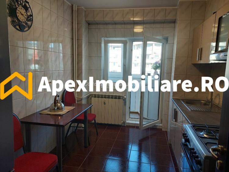 Apartament cu 3 camere decomandat, mobilat în Decebal