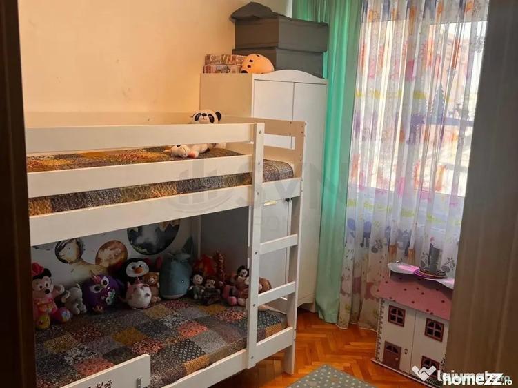 Apartament cu 3 camere semidecomandat în Ștefan cel Mare