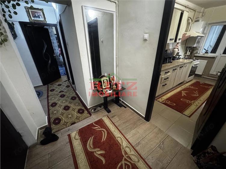 Apartament cu 3 camere decomandat în Bd. A.I.Cuza