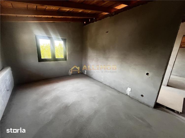 Casă cu 4 camere cu Teren 300 Mp în Târgșoru Vechi