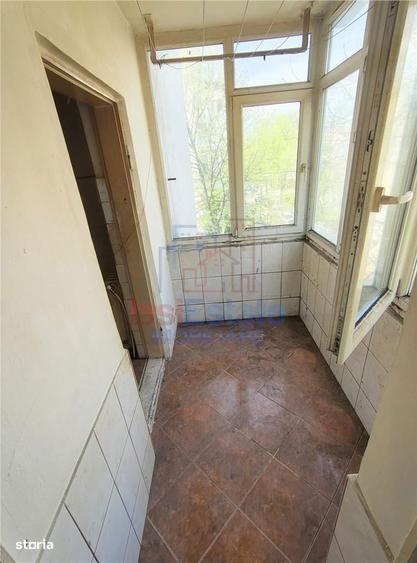 Apartament cu 2 camere decomandat în Nicolina