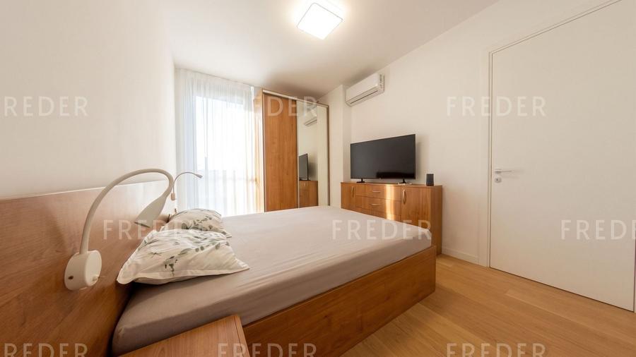 Apartament cu 3 camere semidecomandat în Tunari