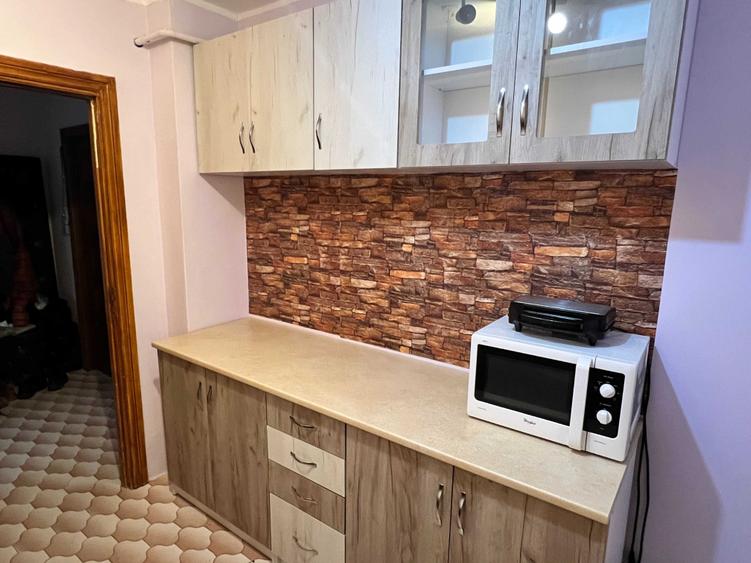 Apartament cu 2 camere decomandat în Micro 17