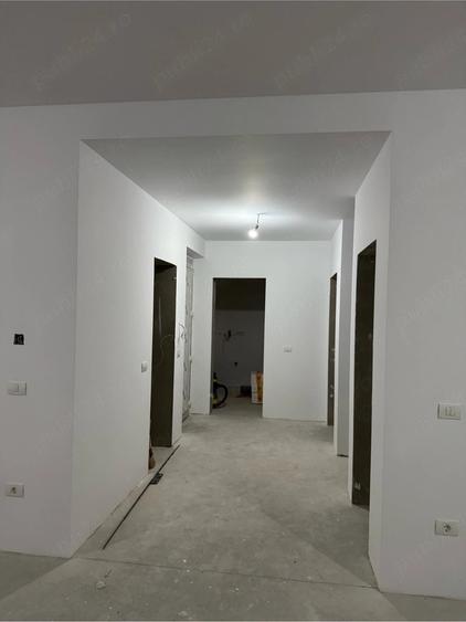 Casă cu 5 camere cu Teren 372 Mp în Dumbrăvița