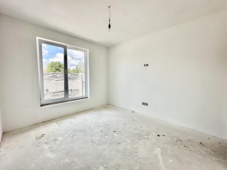 Duplex cu 4 camere cu Canalizare în Moșnița Nouă