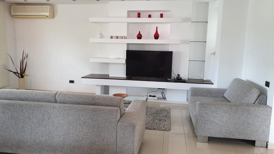 Apartament cu 3 camere în Aviatorilor