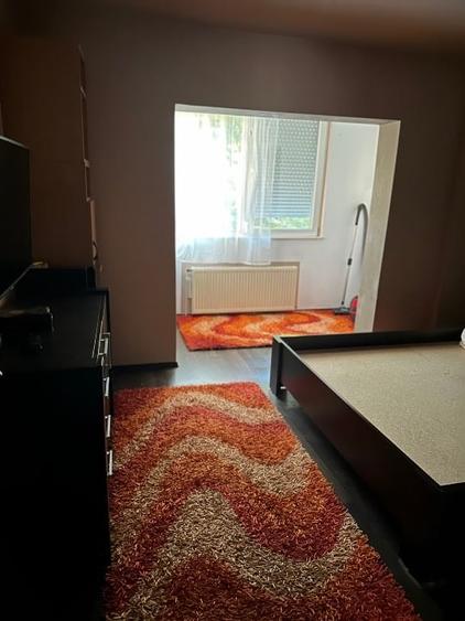 Apartament cu 3 camere decomandat, mobilat în Lunei