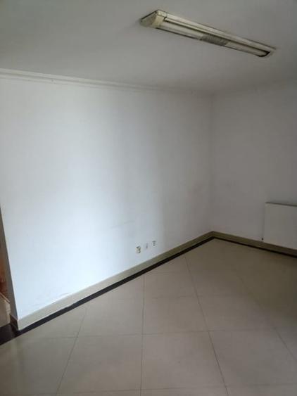 Apartament cu 3 camere semidecomandat în Fundeni