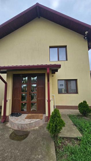 Casă cu 4 camere în Valea Adâncă