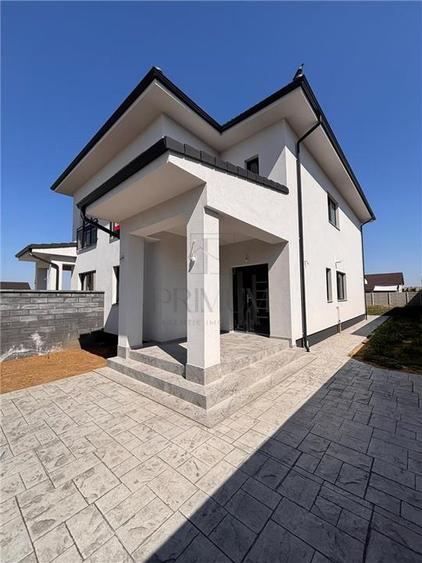 Duplex cu 5 camere cu Canalizare în Moșnița Nouă