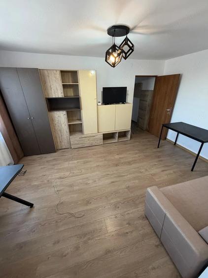 Apartament cu 2 camere nedecomandat în Take Ionescu