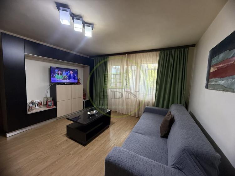 Apartament cu 3 camere semidecomandat, mobilat în Rovine