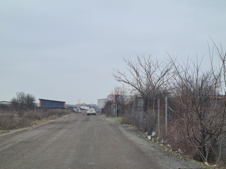 Teren Construcții intravilan de 10000 mp, în Exterior Vest