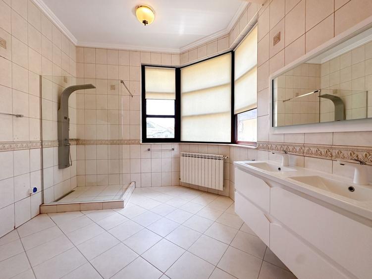 Casă individuală cu 8 camere cu Piscina în Pipera