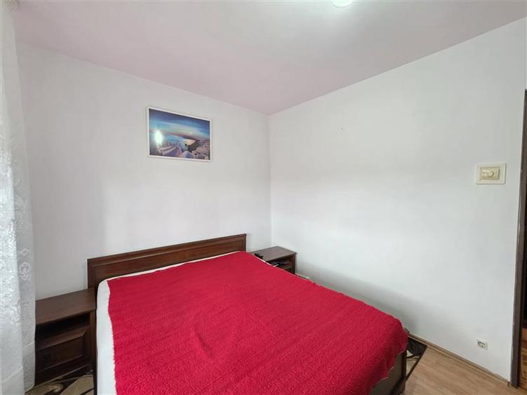 Apartament cu 2 camere semidecomandat în 1 Decembrie