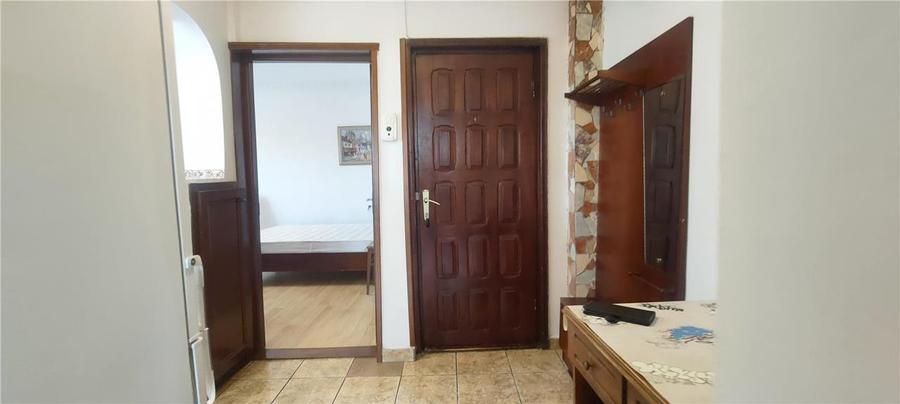 Apartament cu 2 camere decomandat în Podul de Fier