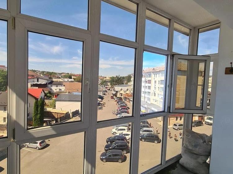 Apartament cu 3 camere semidecomandat în Fălticeni